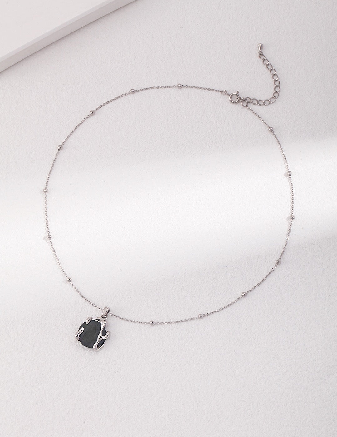 Collier en agate noire