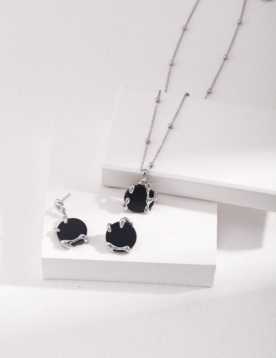Collier en agate noire