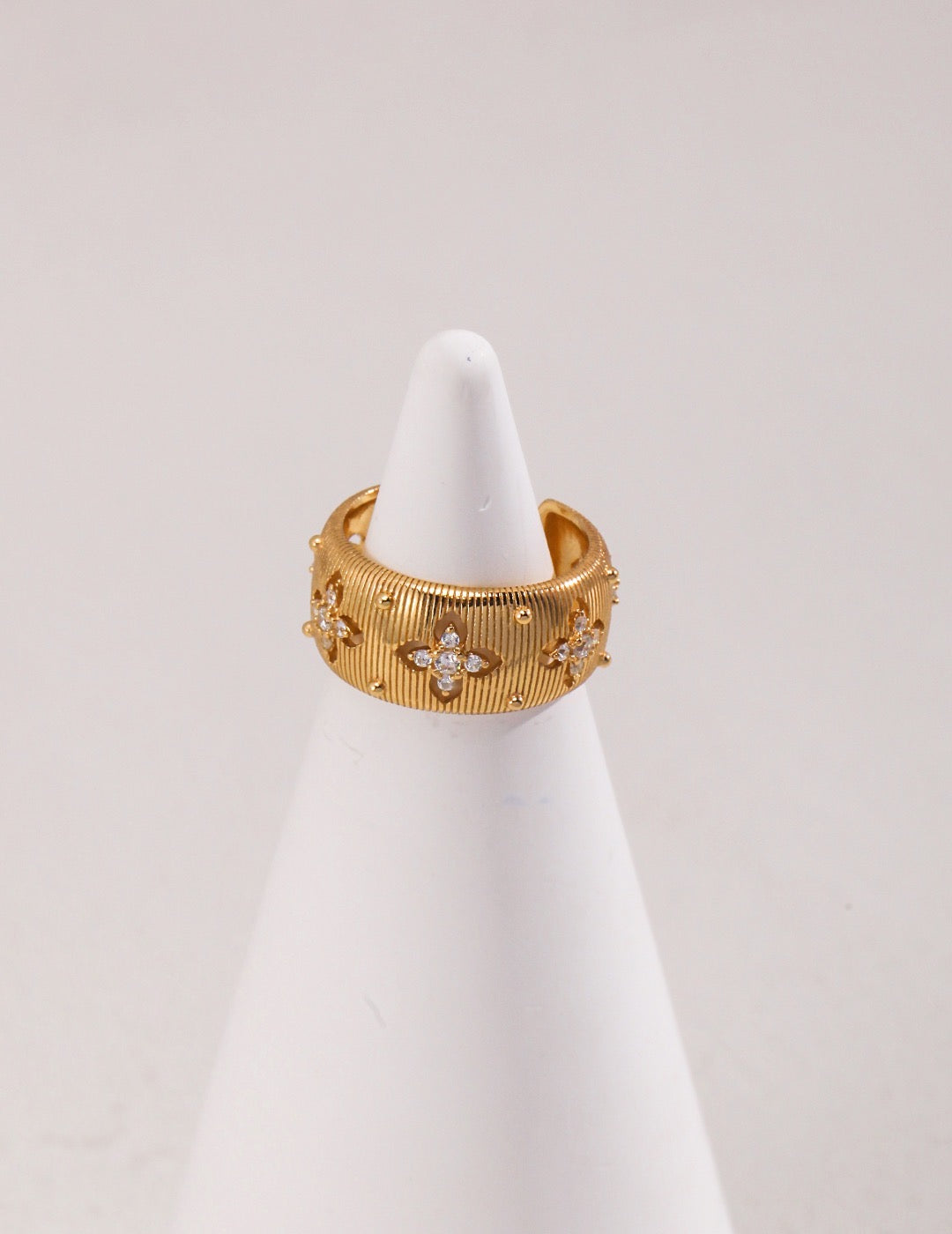 Clover Ring