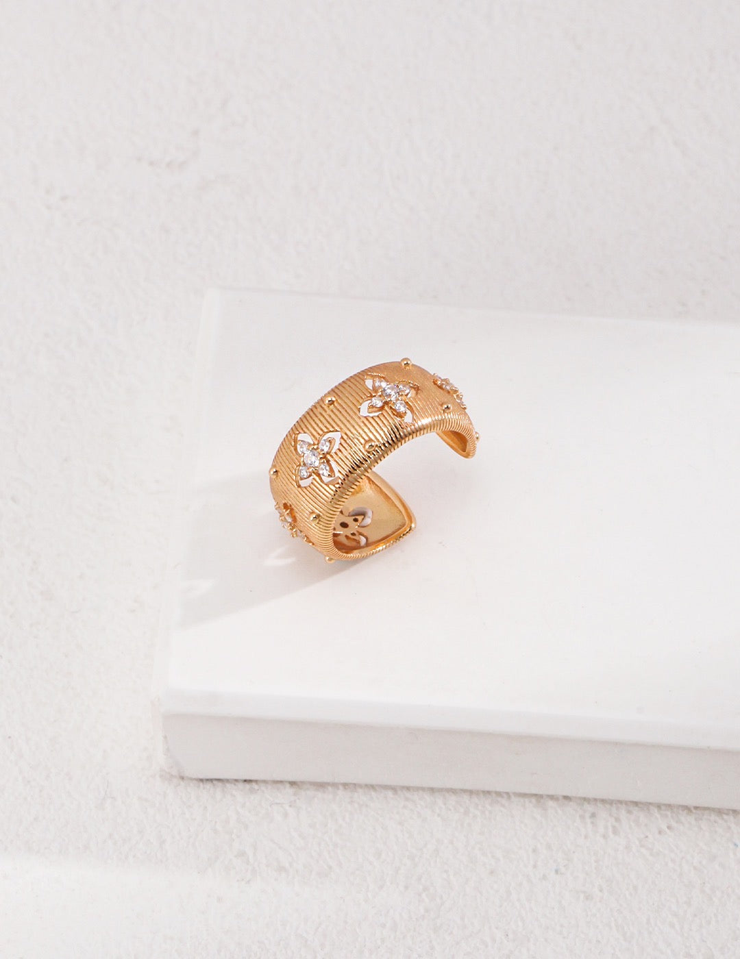 Clover Ring