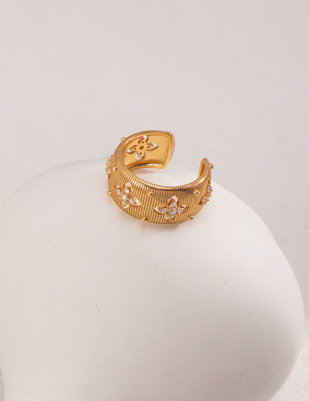 Clover Ring