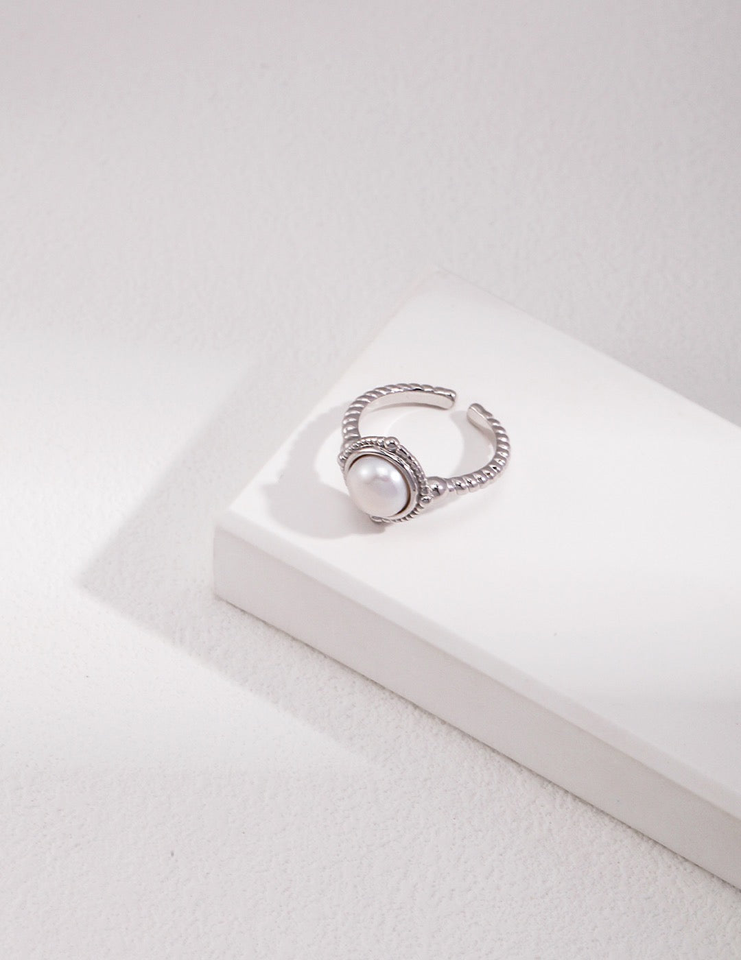 Classique Mega Pearl Ring | Pearl ring | Gold ring | Silver ring