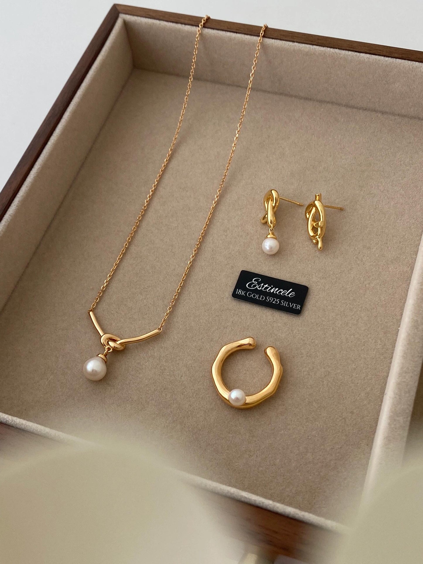 Classique Pearl Knot Necklace