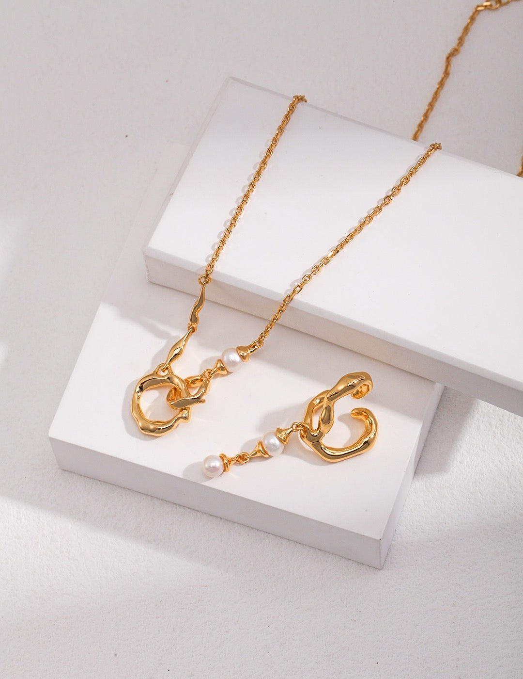 Double Loop Necklace