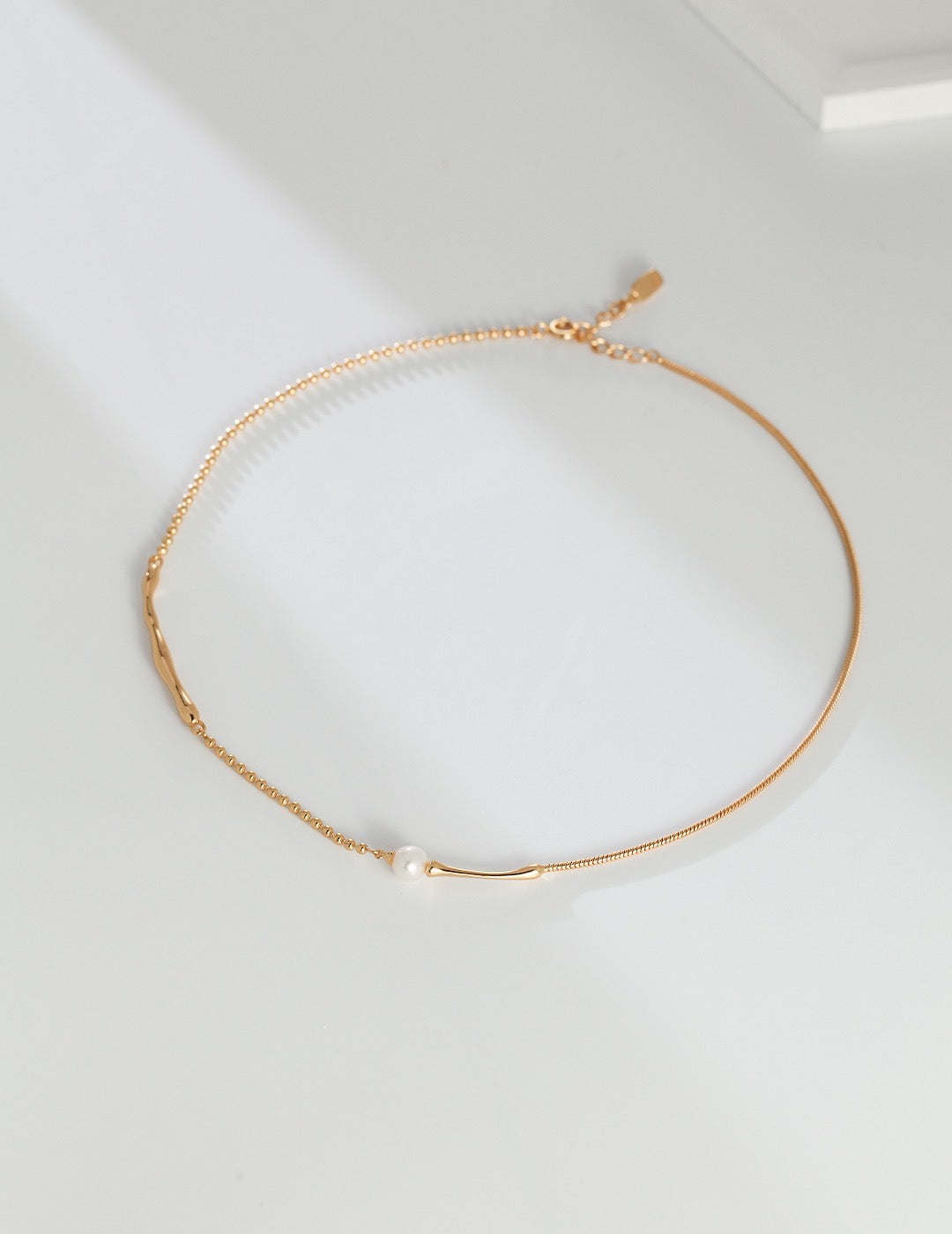 Minimalist Pearl Choker