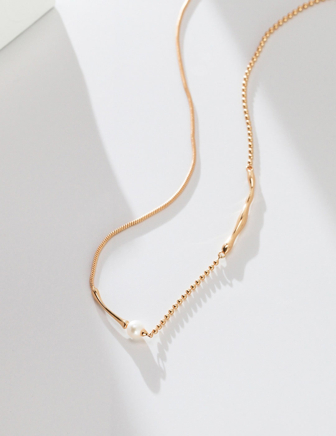 Minimalist Pearl Choker