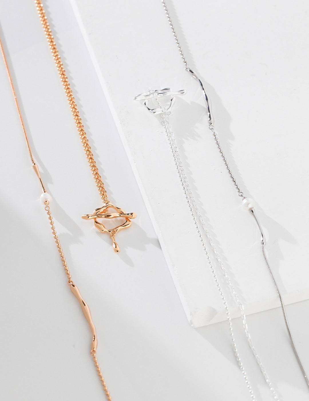 Minimalist Pearl Choker