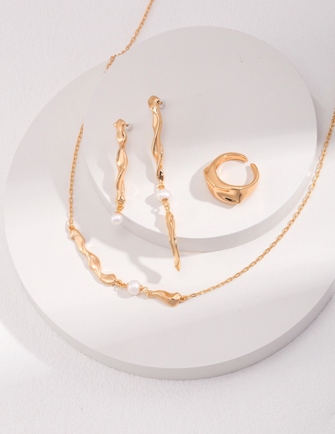 Petal Kiss Choker