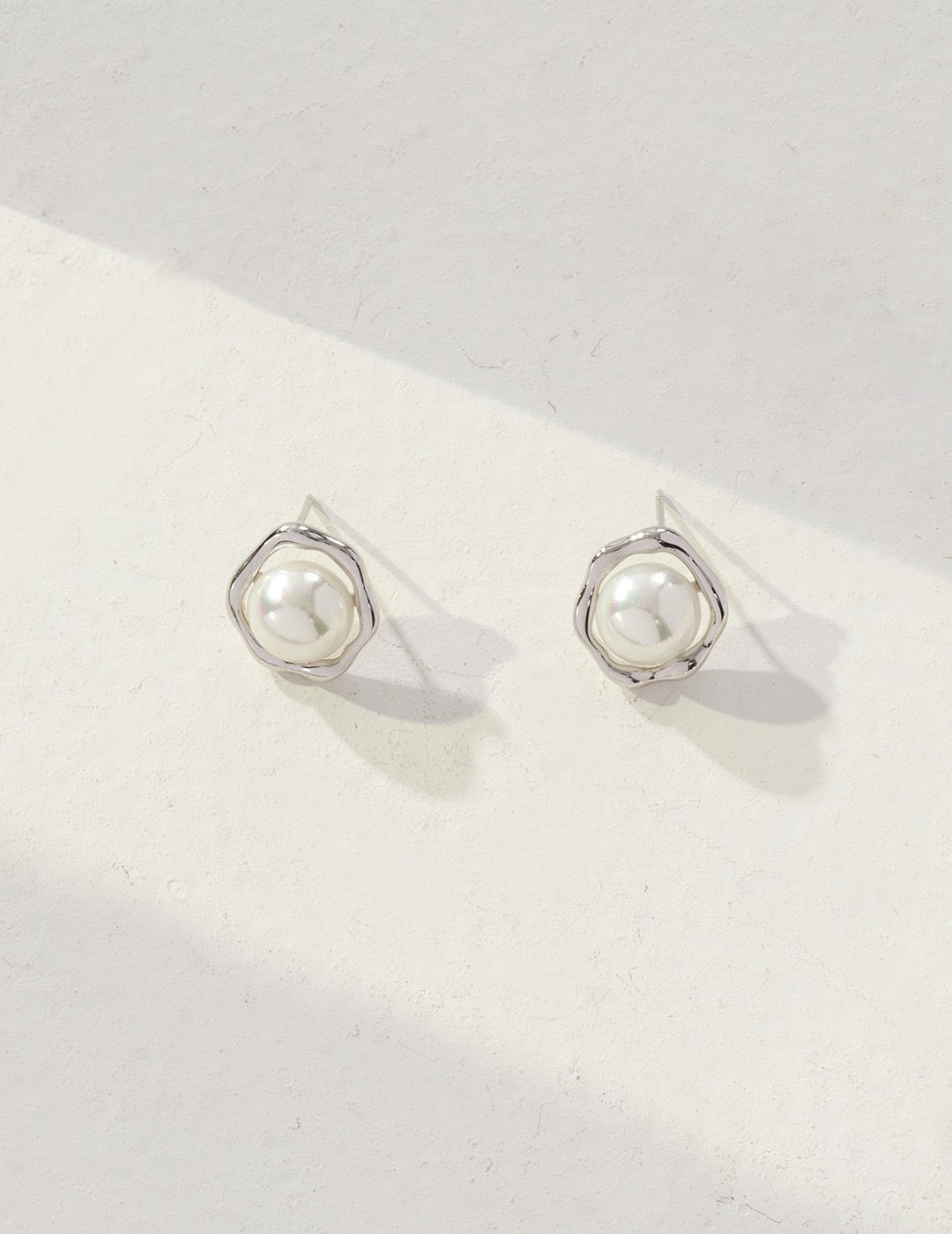 Oval Pearl Earrings