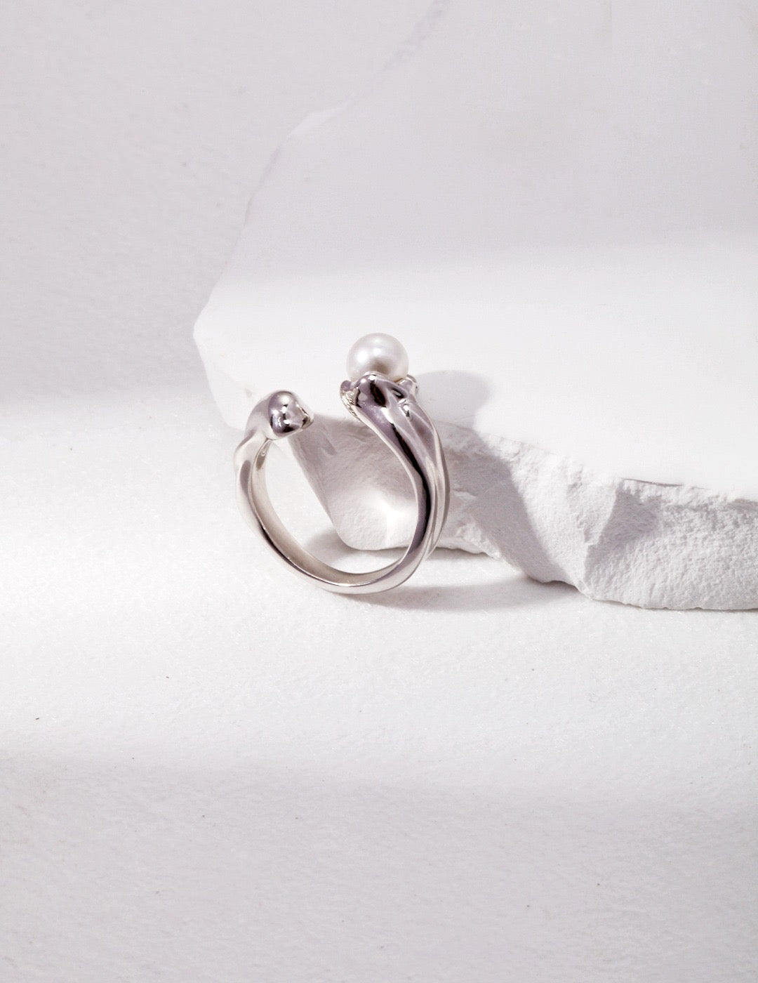 Bague torsadée en perles
