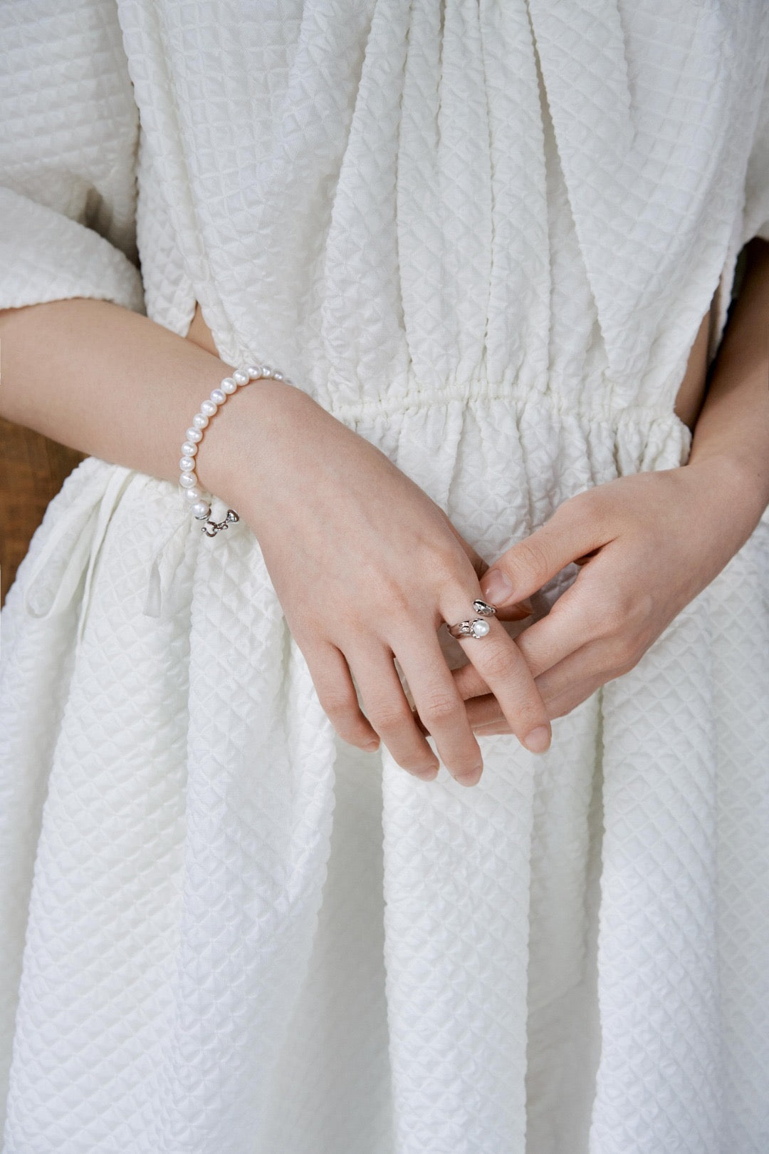 Bague torsadée en perles