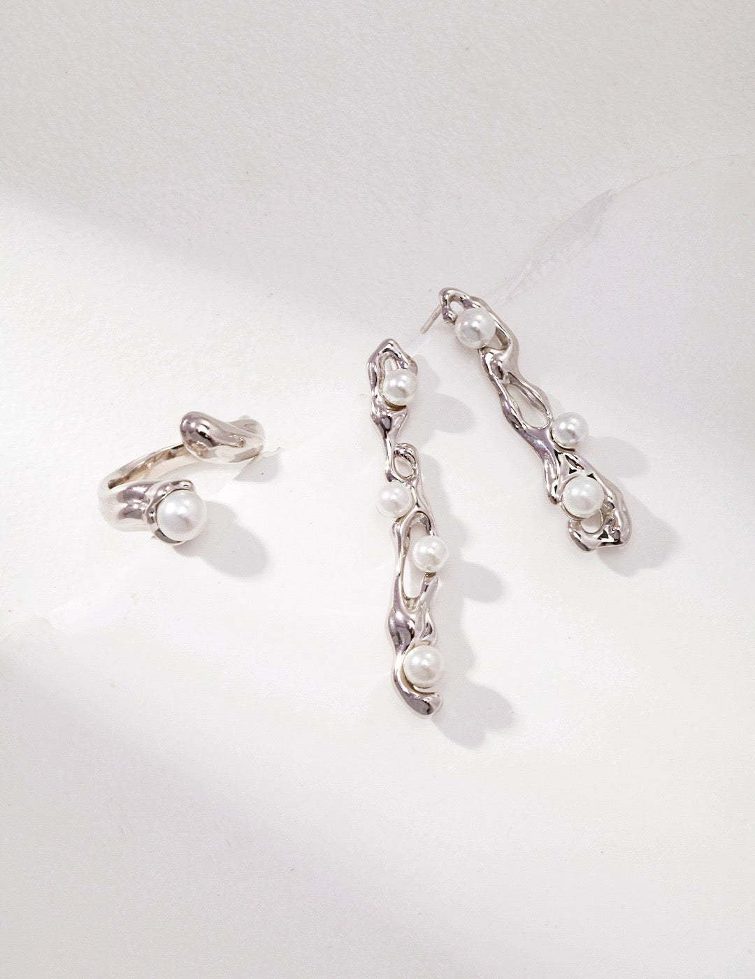 Bague torsadée en perles