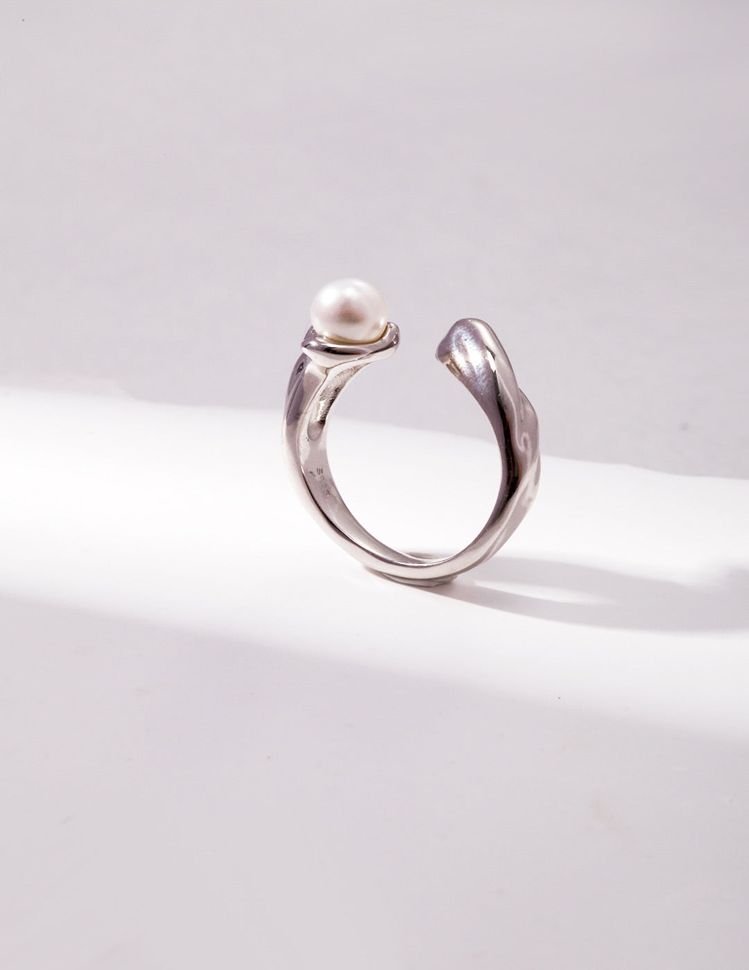 Bague torsadée en perles