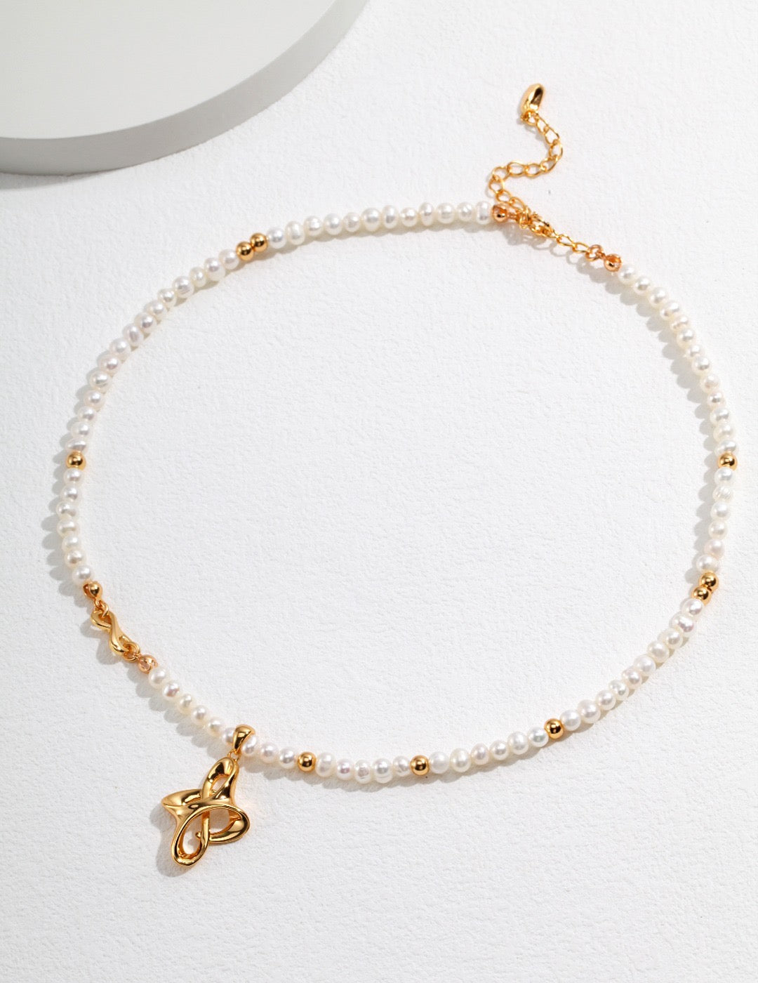 Collier de perles noeud porte-bonheur