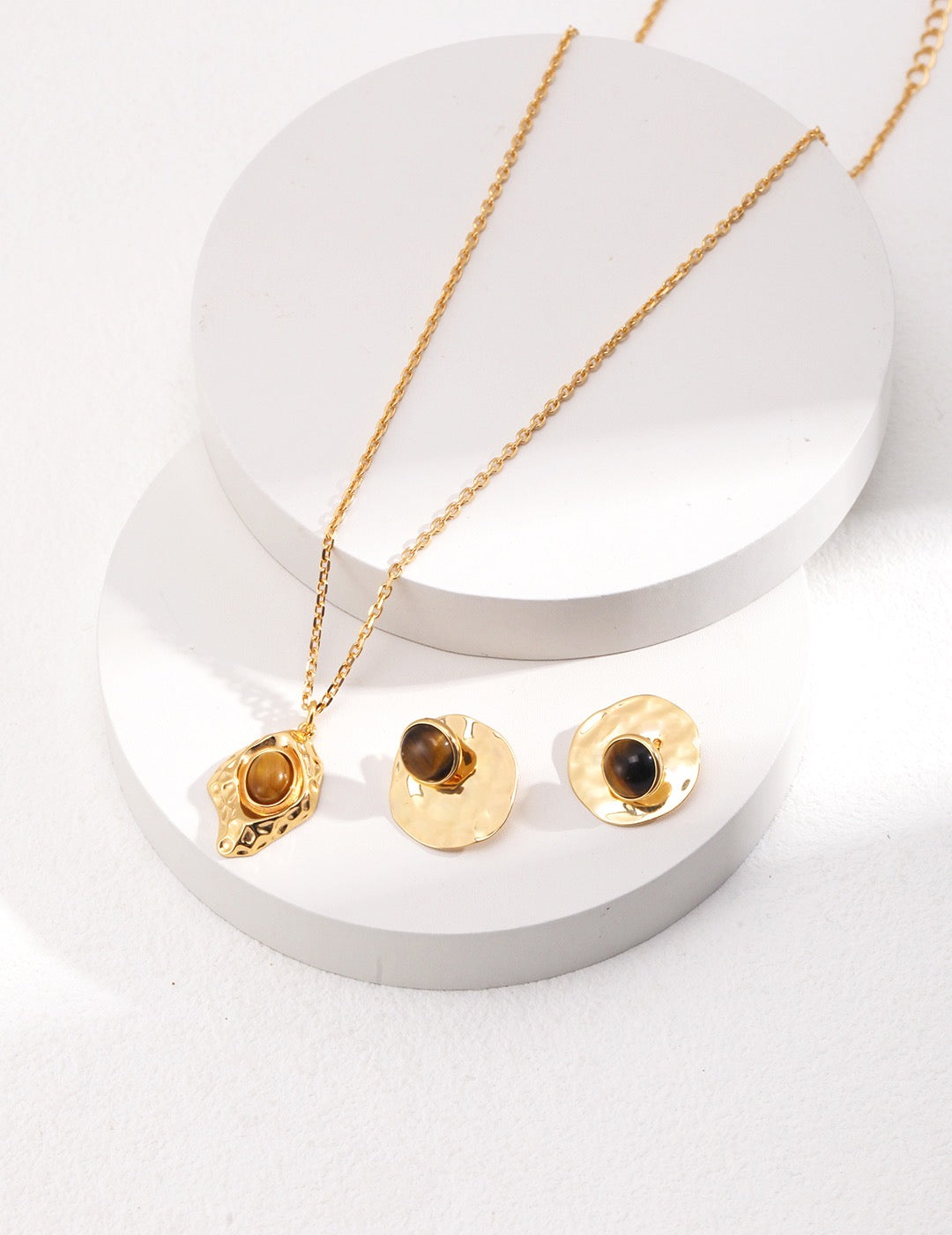 Tiger's Eye Shell Earrings | Gold jewelry | Gold earrings | Tiger's Eye Earrings | Estincele Jewellery