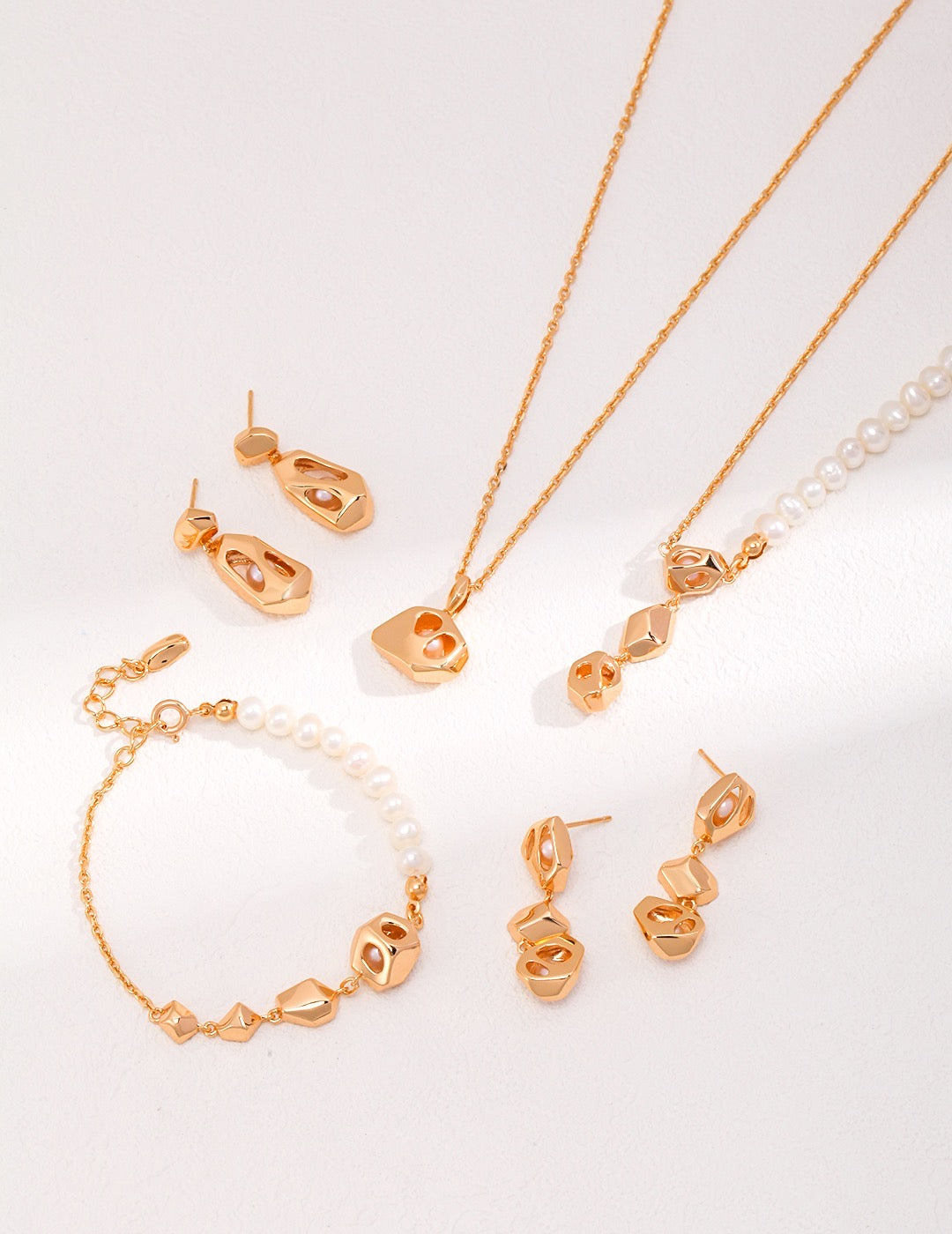 Bracelet of Three Tiny Seashells | Estincele Jewellery | women's bracelets