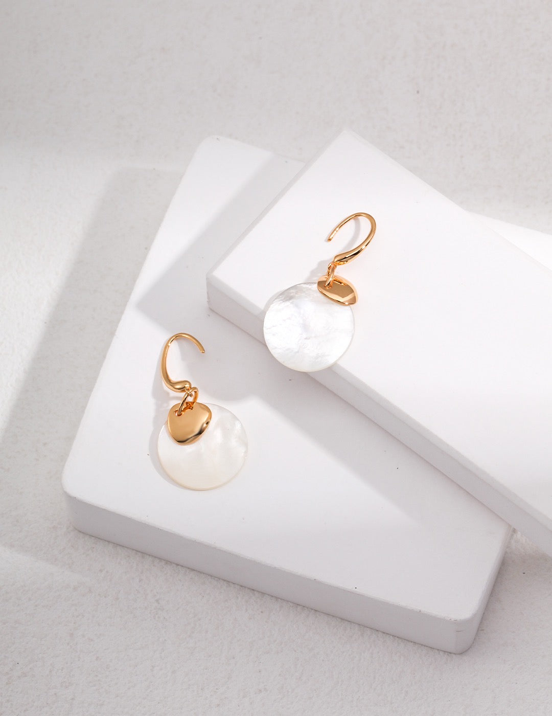 Scallop Mother-of-pearl Earrings
