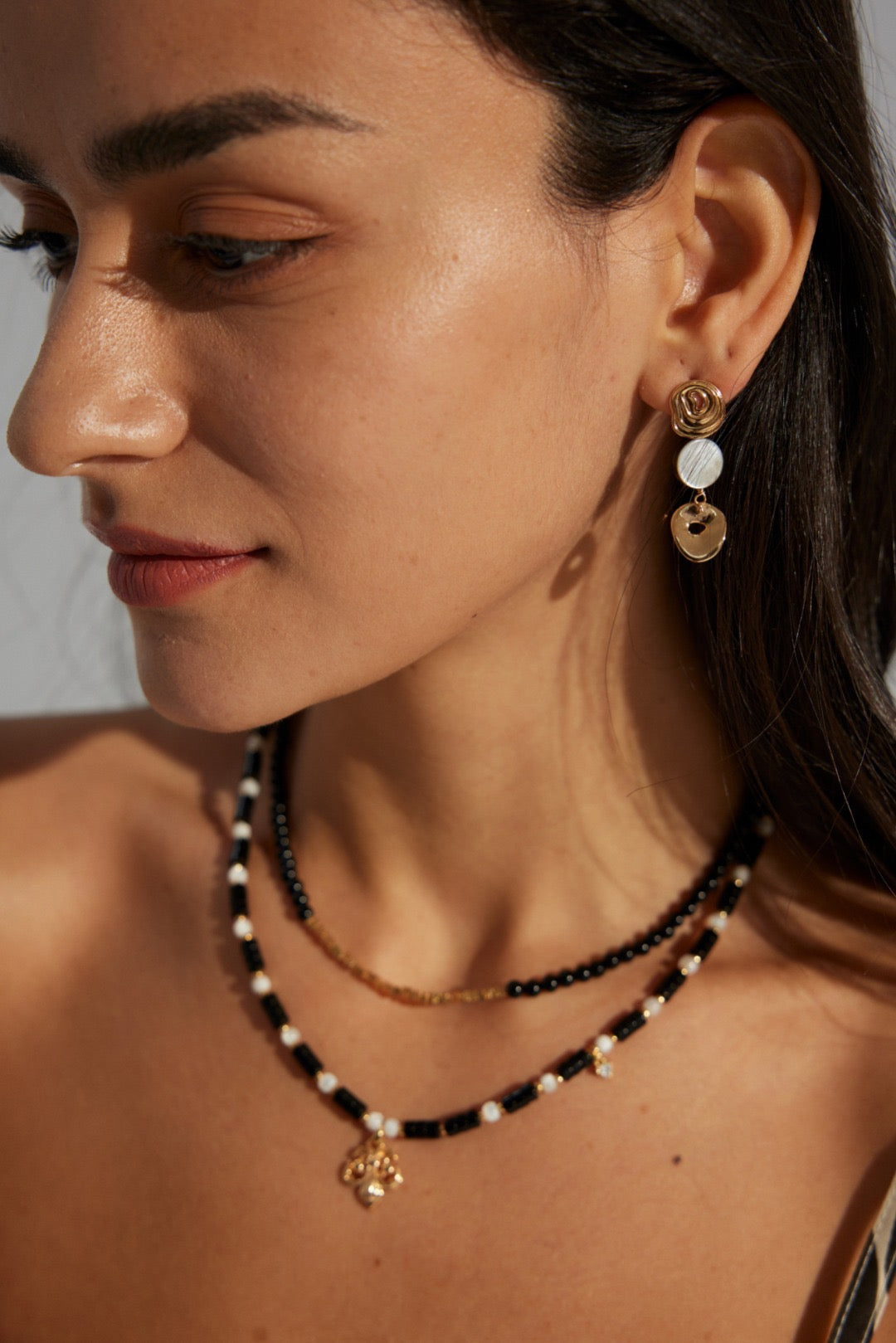Boucles d'oreilles asymétriques en nacre