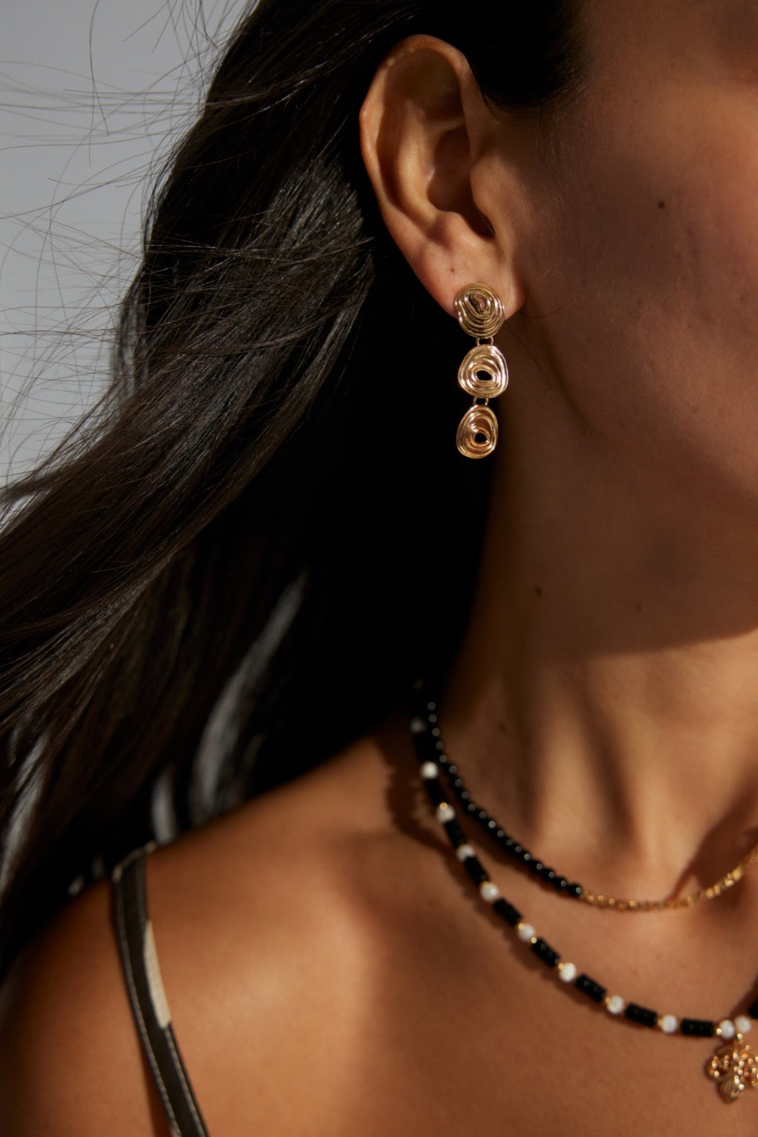 Boucles d'oreilles asymétriques en nacre