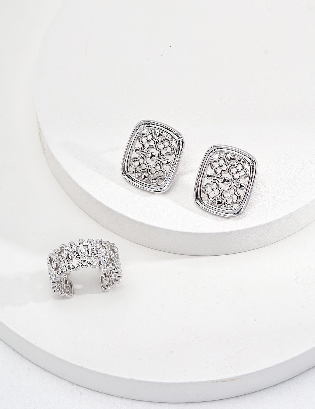 Bague à plusieurs trèfles