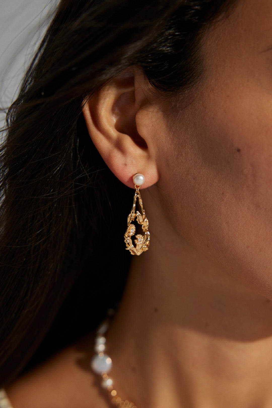 Alice in the Wonderland Garden Pearl Earrings