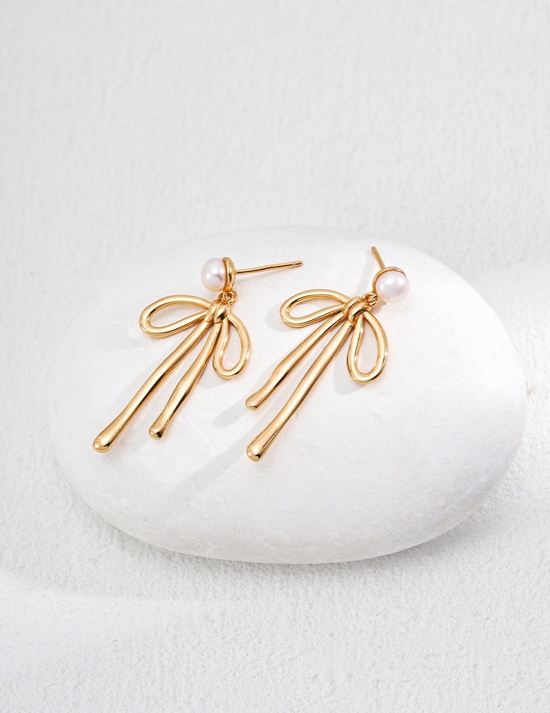 Ribbon Pearl Earrings
