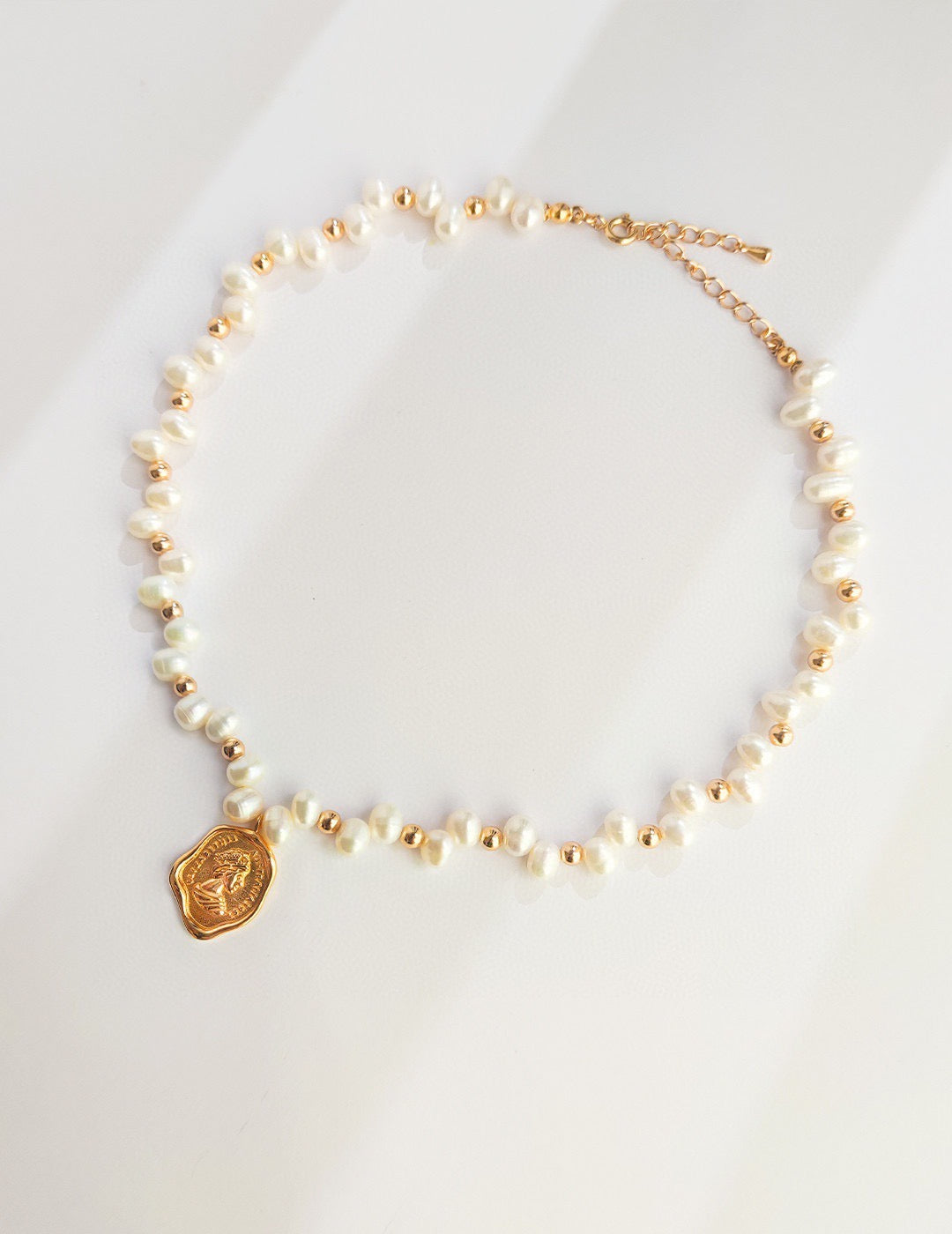 Elizabeth II Australia 1981 Coin Necklace | Pearl necklace | Women's necklace