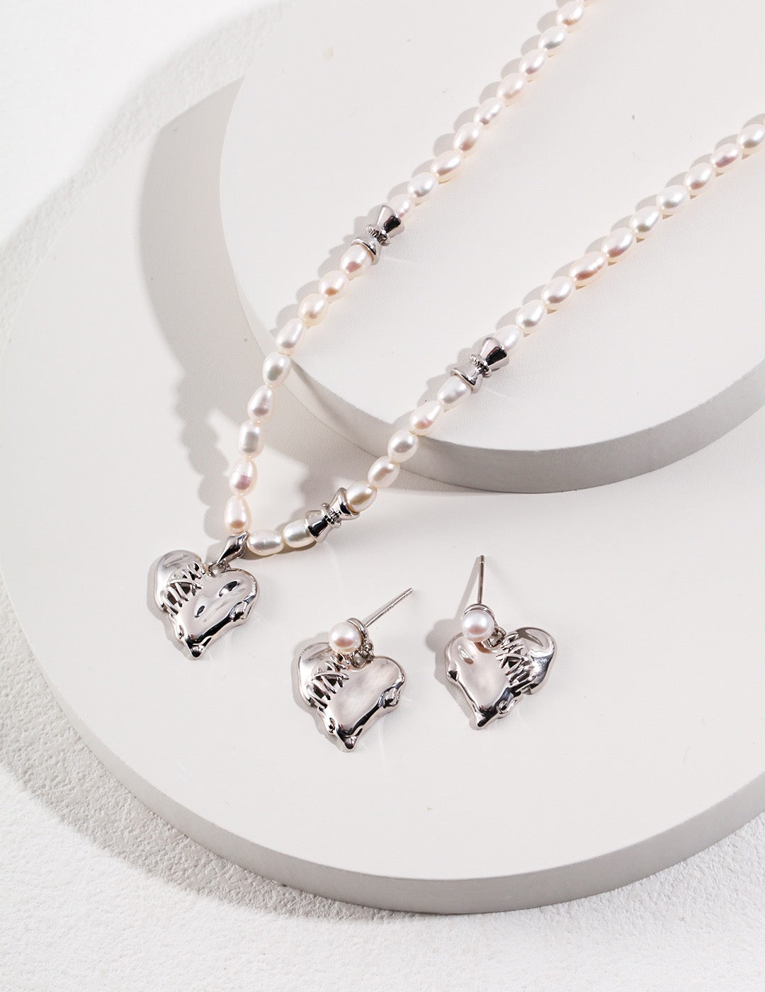 Love Sewing Necklace | Estincele Jewellery | Women's necklace