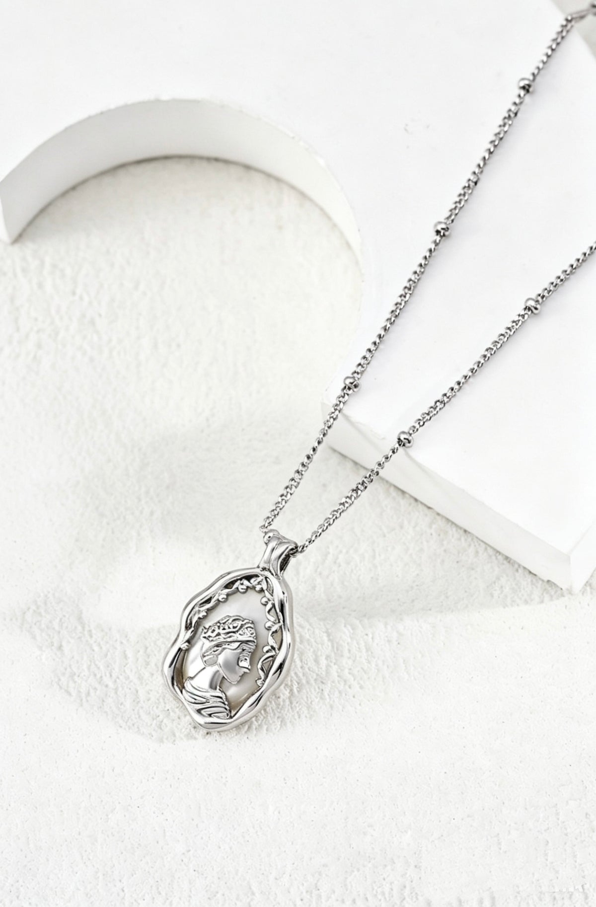 Little Queen Necklace