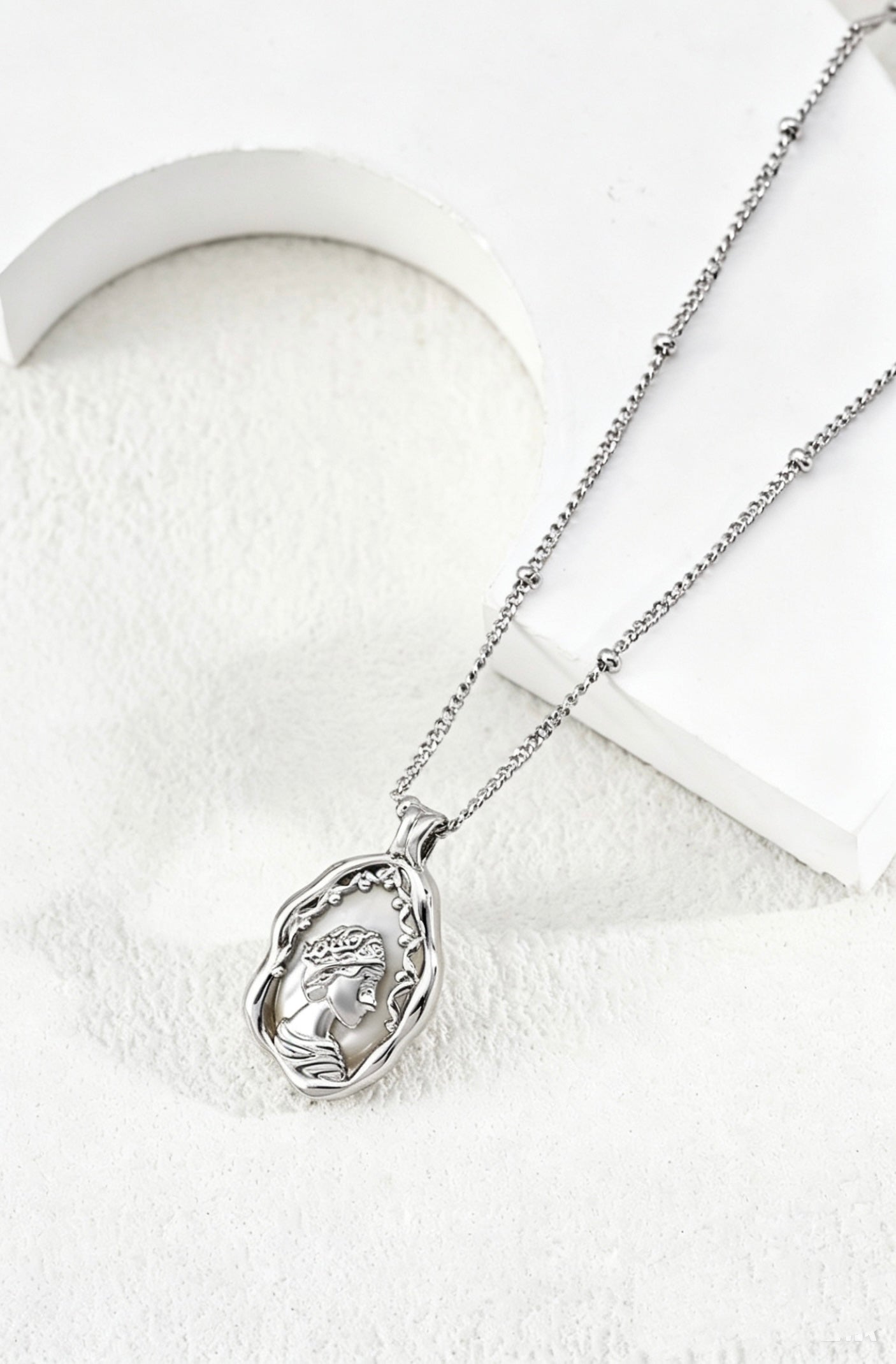 Little Queen Necklace