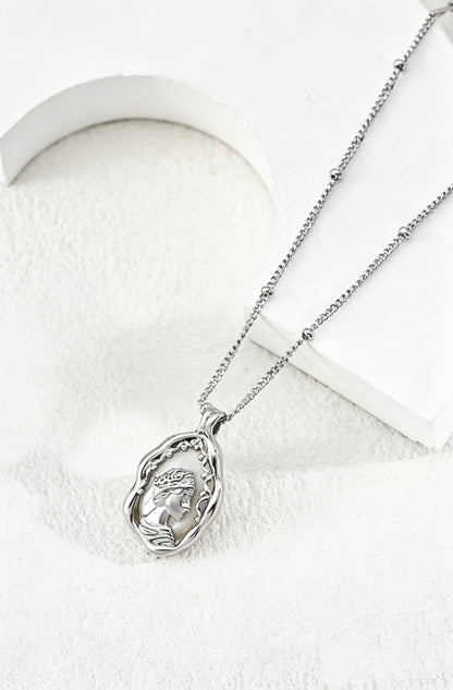 Little Queen Necklace