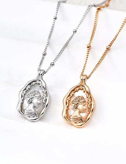 Little Queen Necklace
