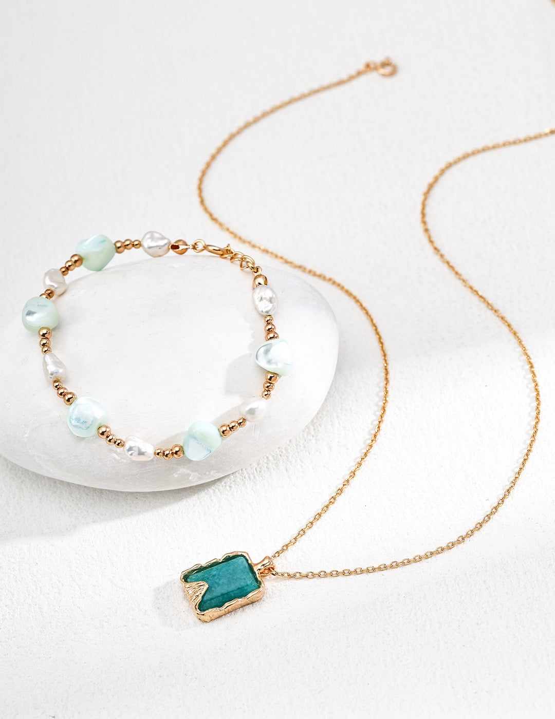 Green Seashell Pearl Bracelet