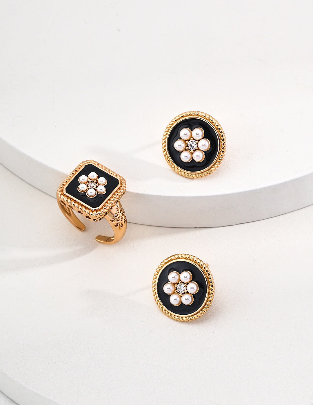 Boucles d'oreilles en perles et fleurs 