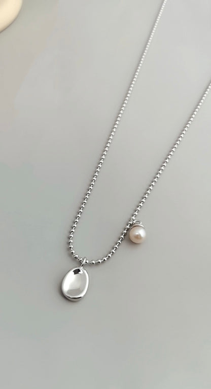 Circle with a Pearl Necklace
