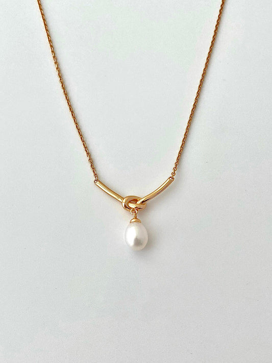 Classique Pearl Knot Necklace