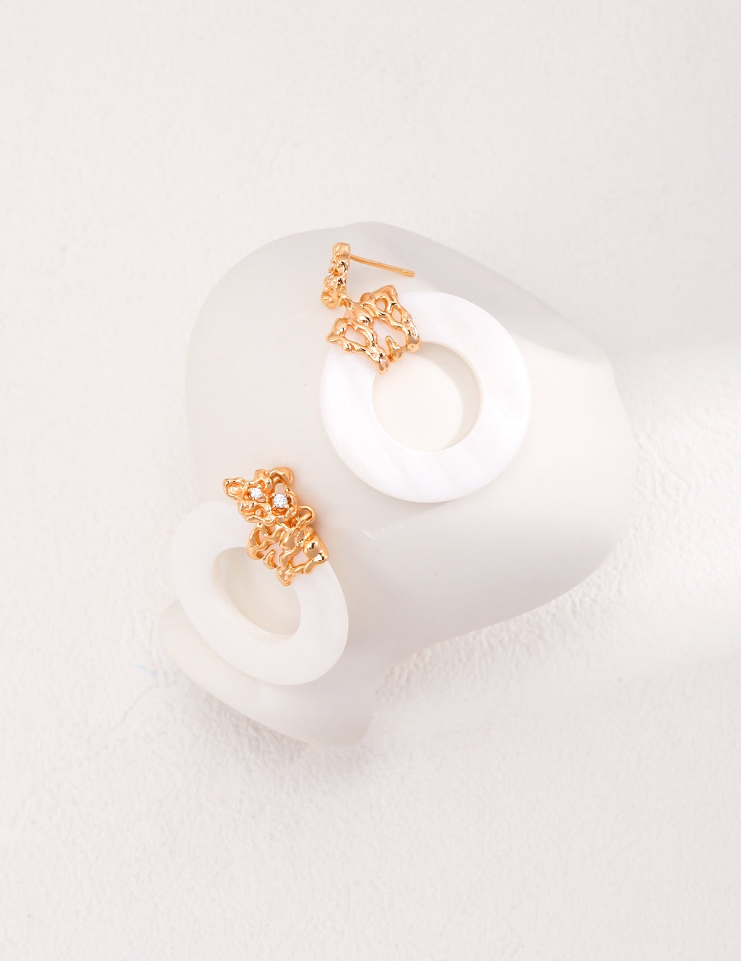 Boucles d’oreilles minimalistes en forme de coquillage