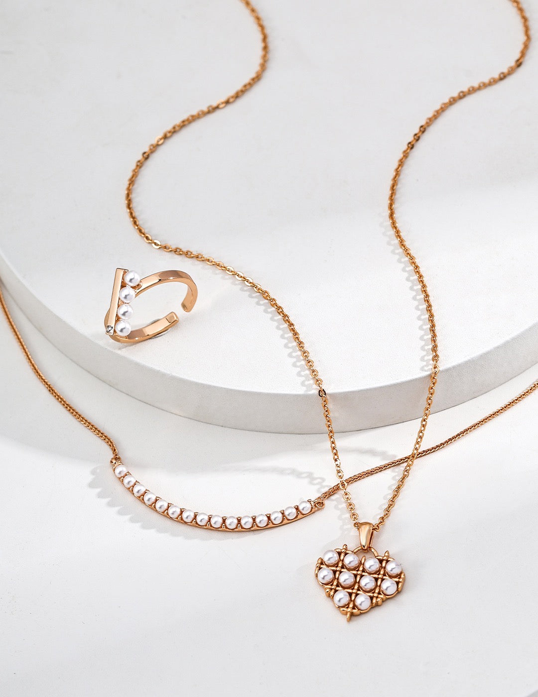 Sparkling Pearl Necklace