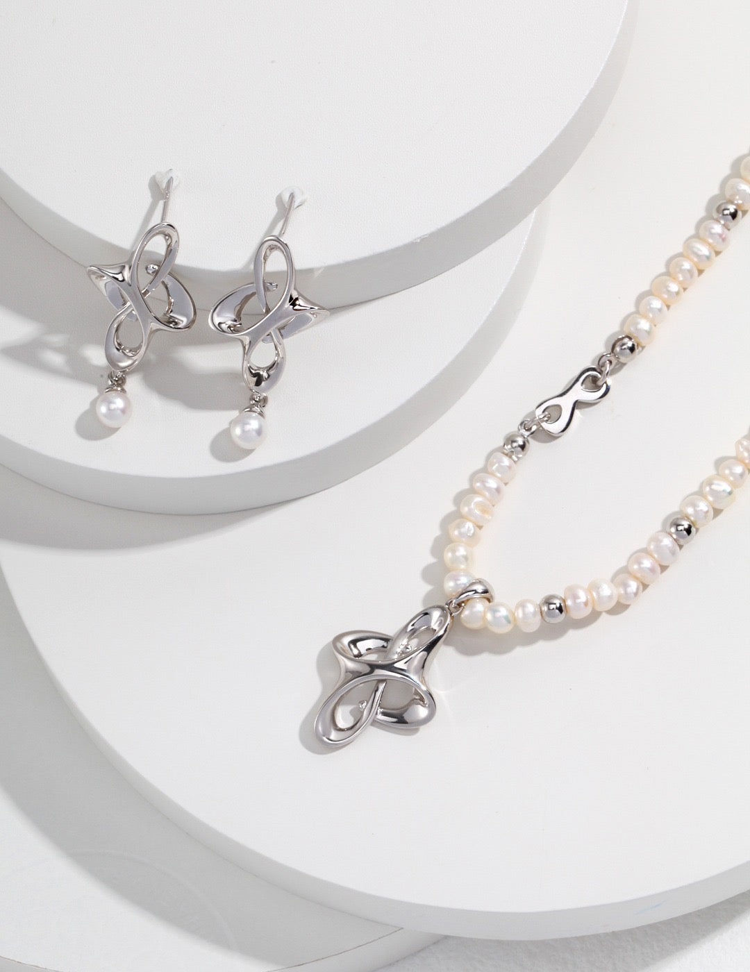 Lucky Knot Pearl Necklace