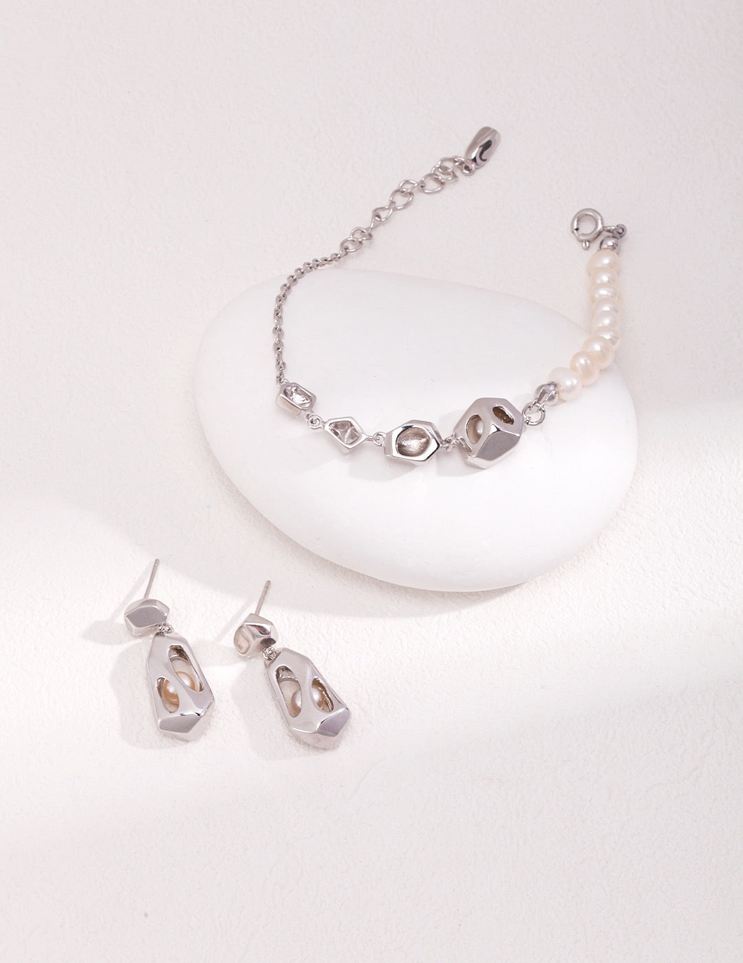 Bracelet of Three Tiny Seashells | Estincele Jewellery | women's bracelets