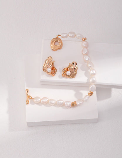 Forest Whisper Earrings | Gold jewelry | Gold earrings | Leaf earrings | Estincele Jewellery