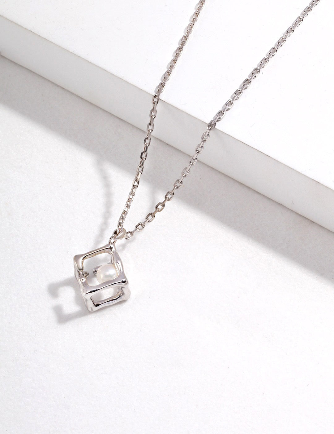 Pearl in the cube necklace