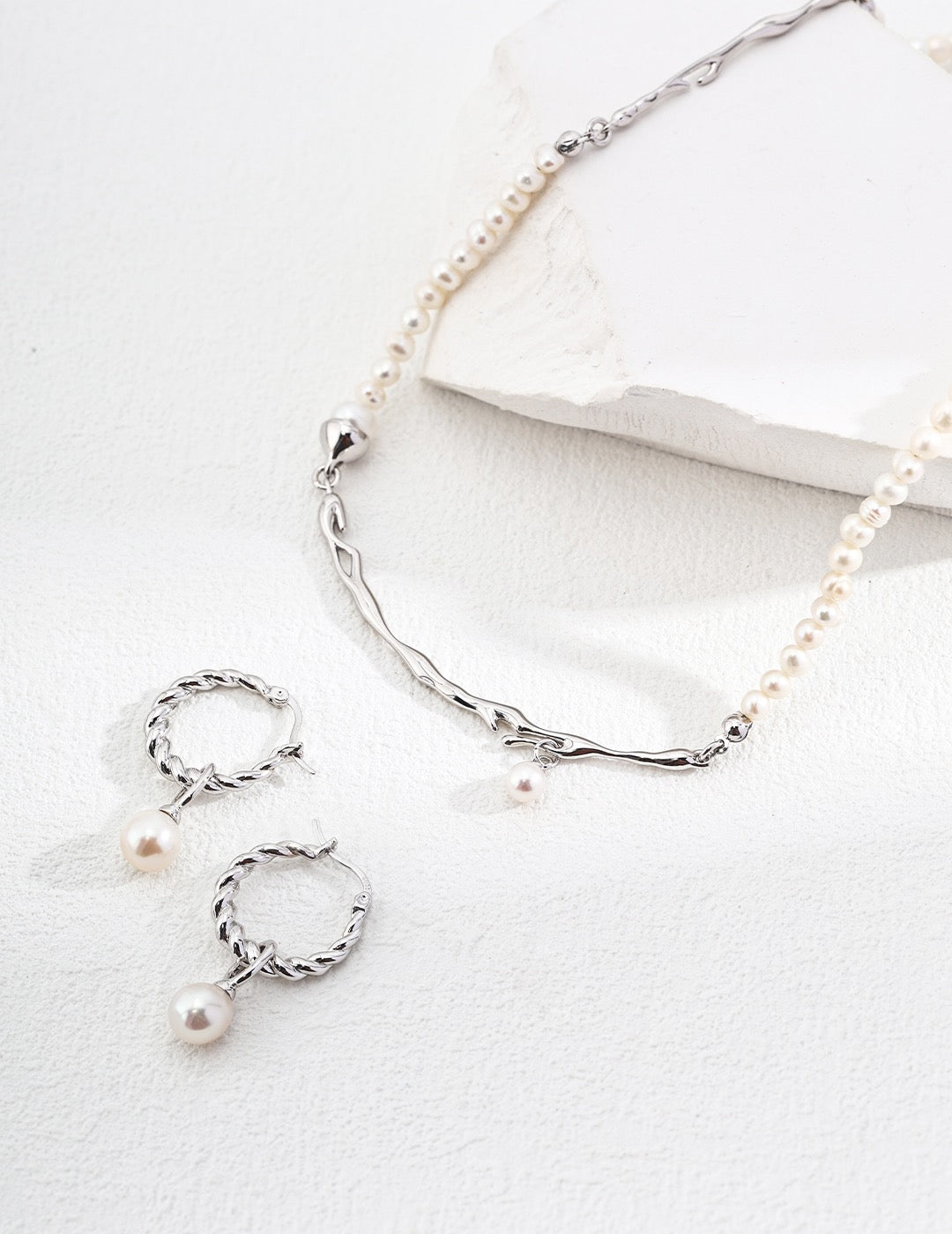 Pearl Drift Necklace
