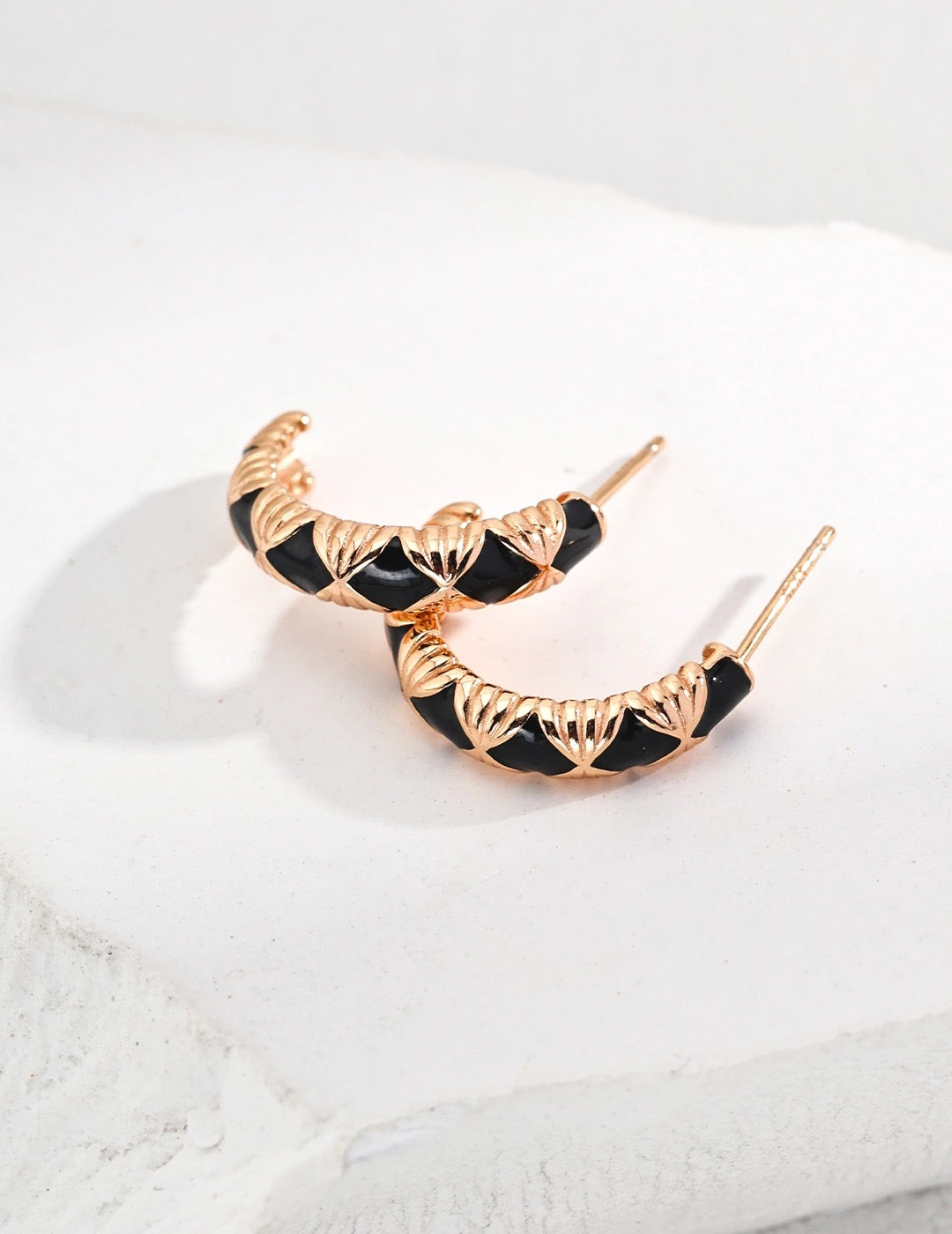 Boucles d'oreilles en losange noir 