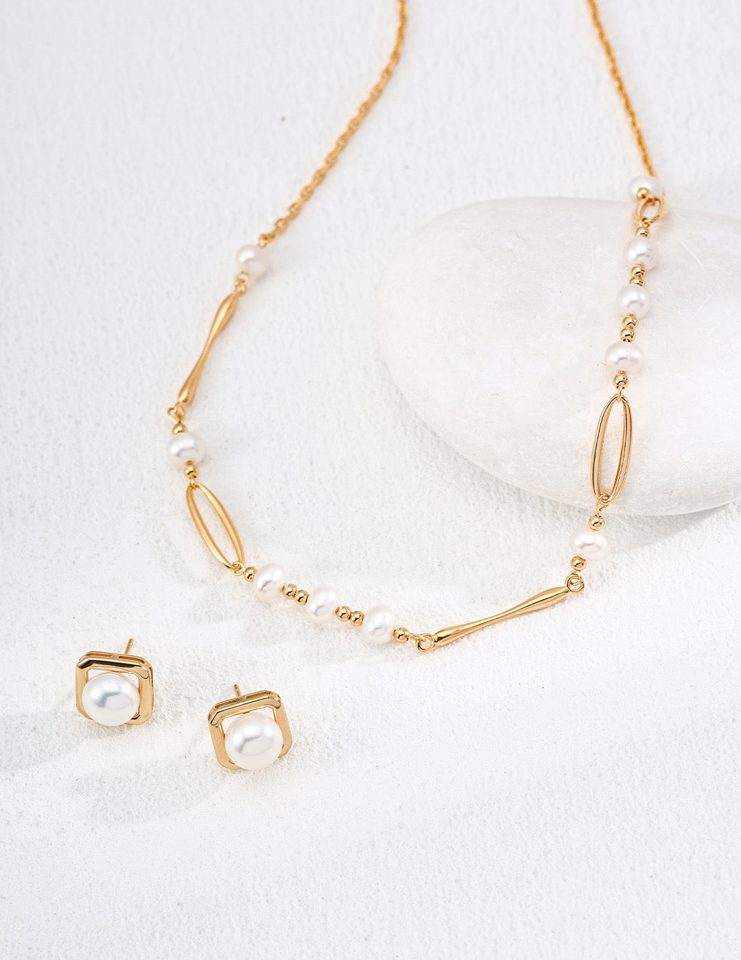 Pearl Glow Necklace
