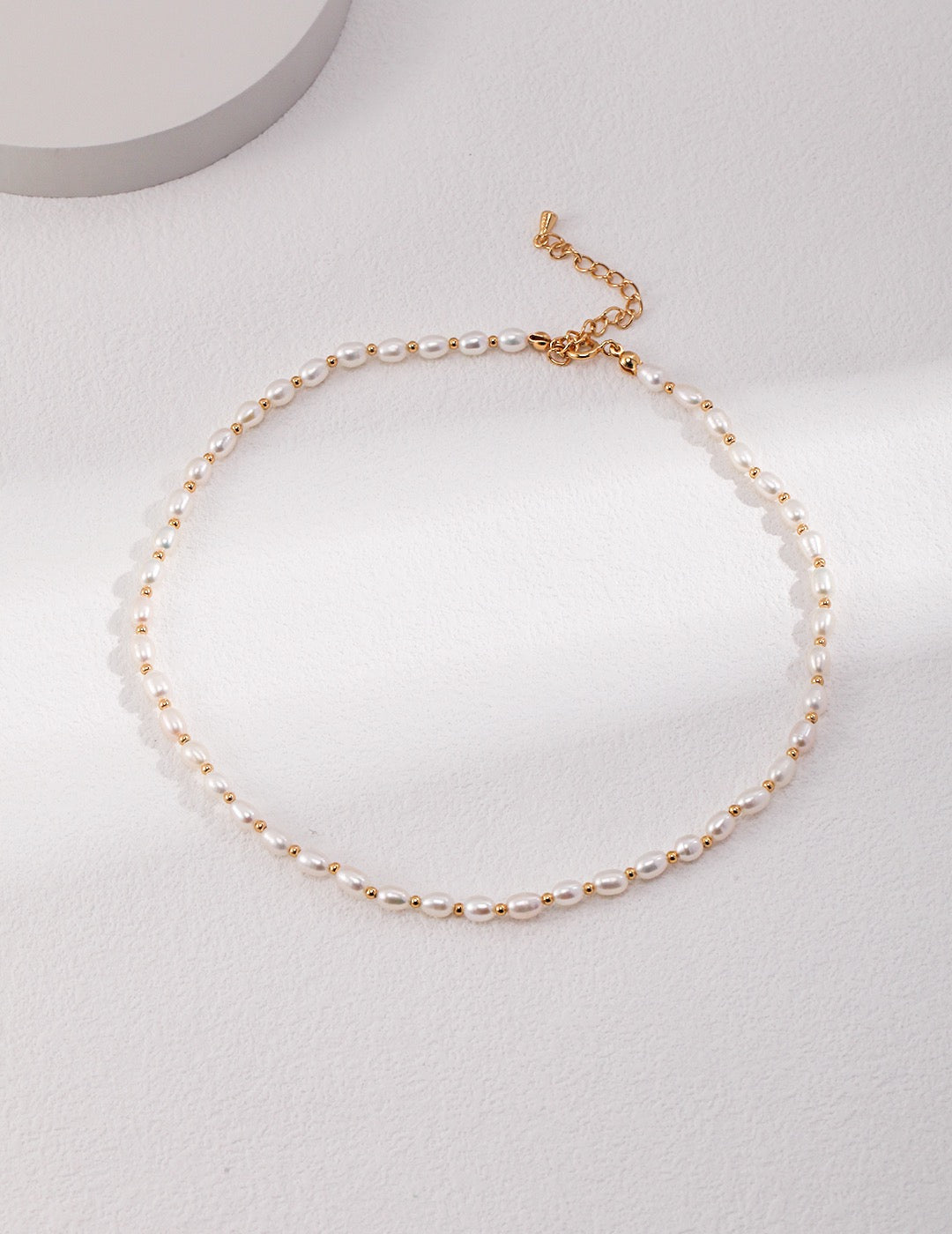 Minimalist Pearl Glow Necklace