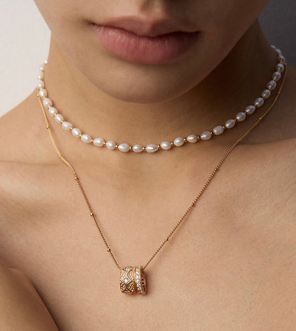 Minimalist Pearl Glow Necklace