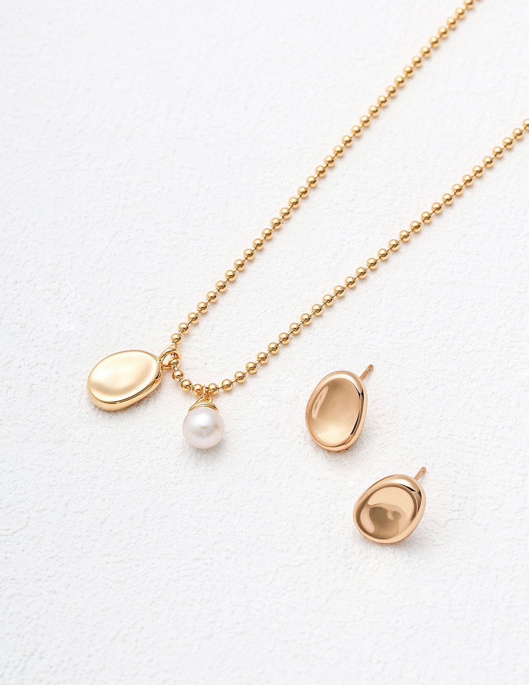 Circle with a Pearl Necklace