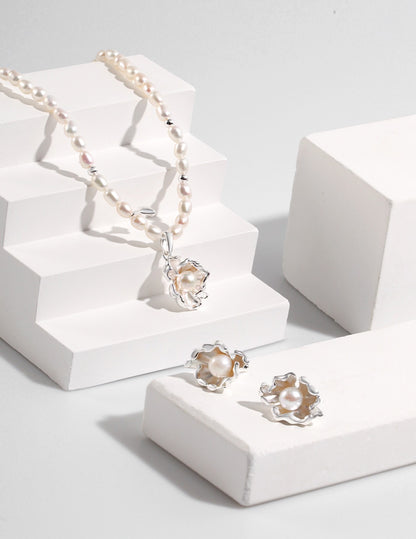 Seashell Pearl Necklace | Pearl jewelry | Pearl Necklace | Women's necklace | Estincele Jewellery