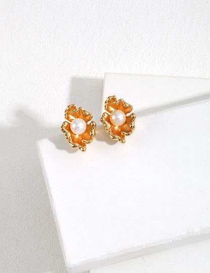 Seashell Pearl Earrings | Pearl jewelry | Estincele Jewellery | Women's earrings | Pearl earrings